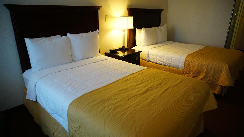 รามาดา บาย วินด์แฮม วิชิตา แอร์พอร์ต Hotel วิชิต้า ภายนอก รูปภาพ