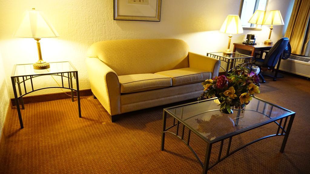 รามาดา บาย วินด์แฮม วิชิตา แอร์พอร์ต Hotel วิชิต้า ภายนอก รูปภาพ