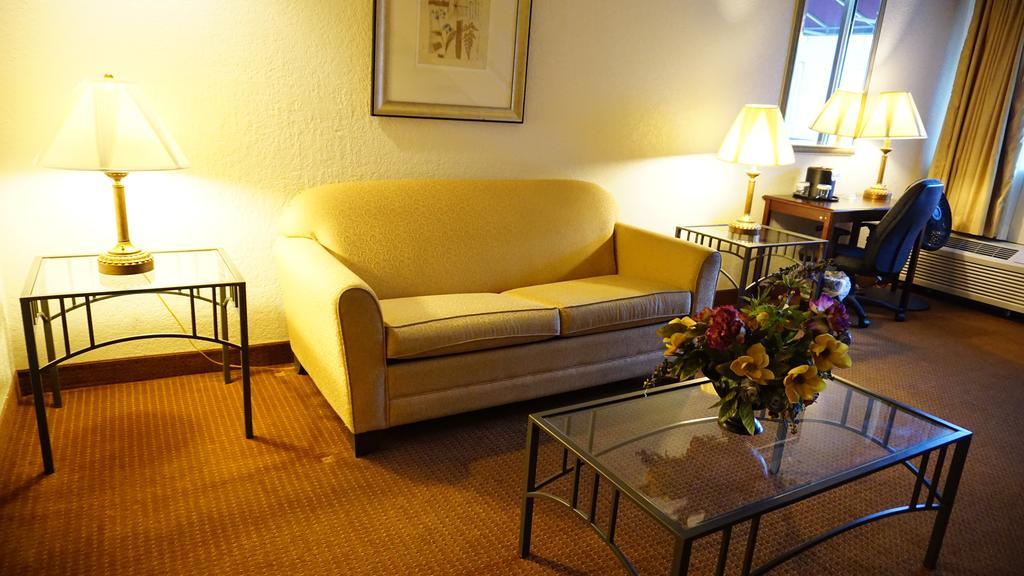 รามาดา บาย วินด์แฮม วิชิตา แอร์พอร์ต Hotel วิชิต้า ภายนอก รูปภาพ