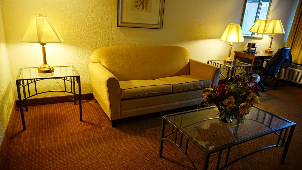 รามาดา บาย วินด์แฮม วิชิตา แอร์พอร์ต Hotel วิชิต้า ภายนอก รูปภาพ