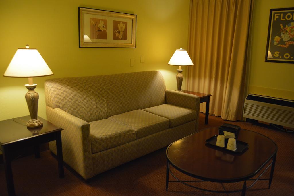 รามาดา บาย วินด์แฮม วิชิตา แอร์พอร์ต Hotel วิชิต้า ภายนอก รูปภาพ