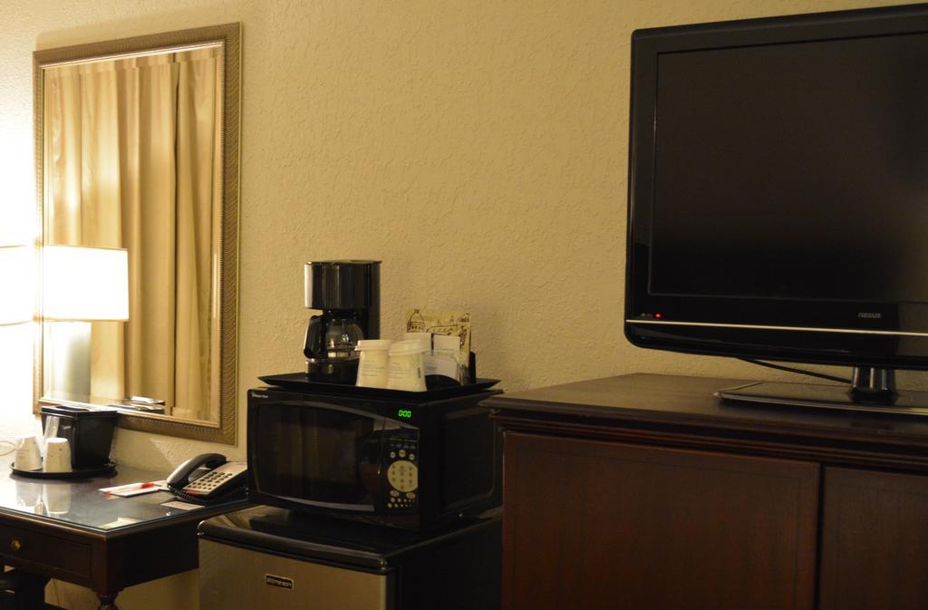 รามาดา บาย วินด์แฮม วิชิตา แอร์พอร์ต Hotel วิชิต้า ภายนอก รูปภาพ