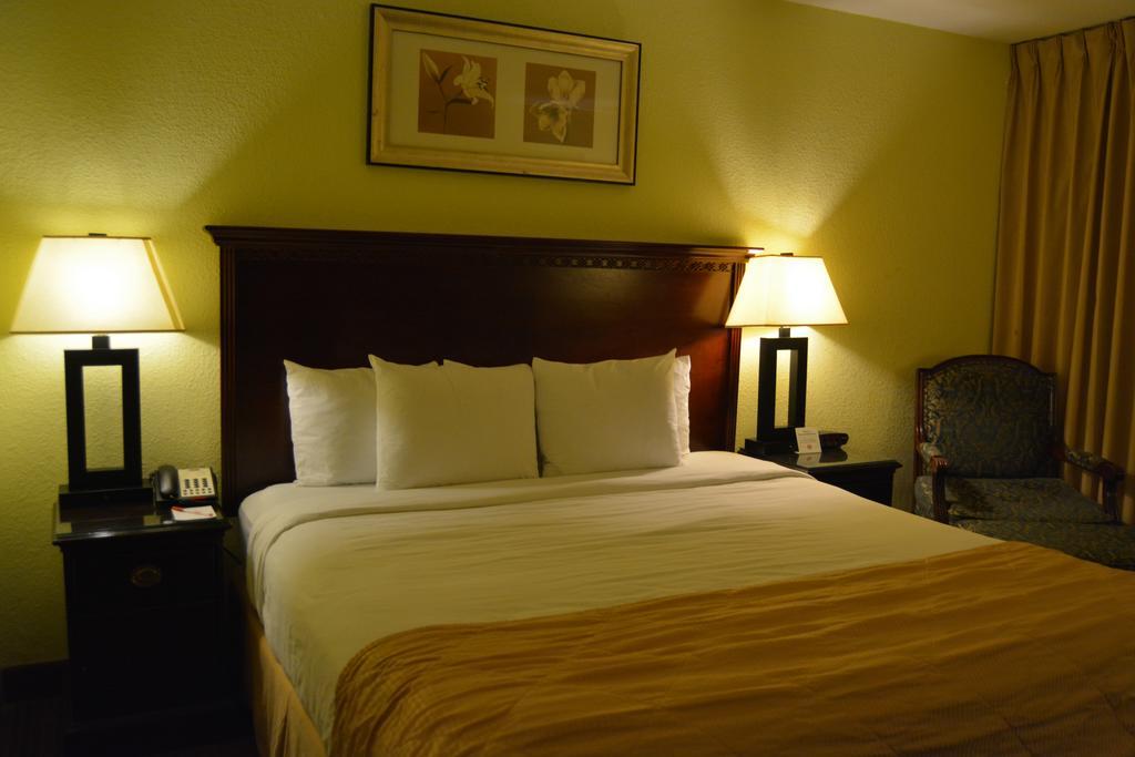 รามาดา บาย วินด์แฮม วิชิตา แอร์พอร์ต Hotel วิชิต้า ภายนอก รูปภาพ