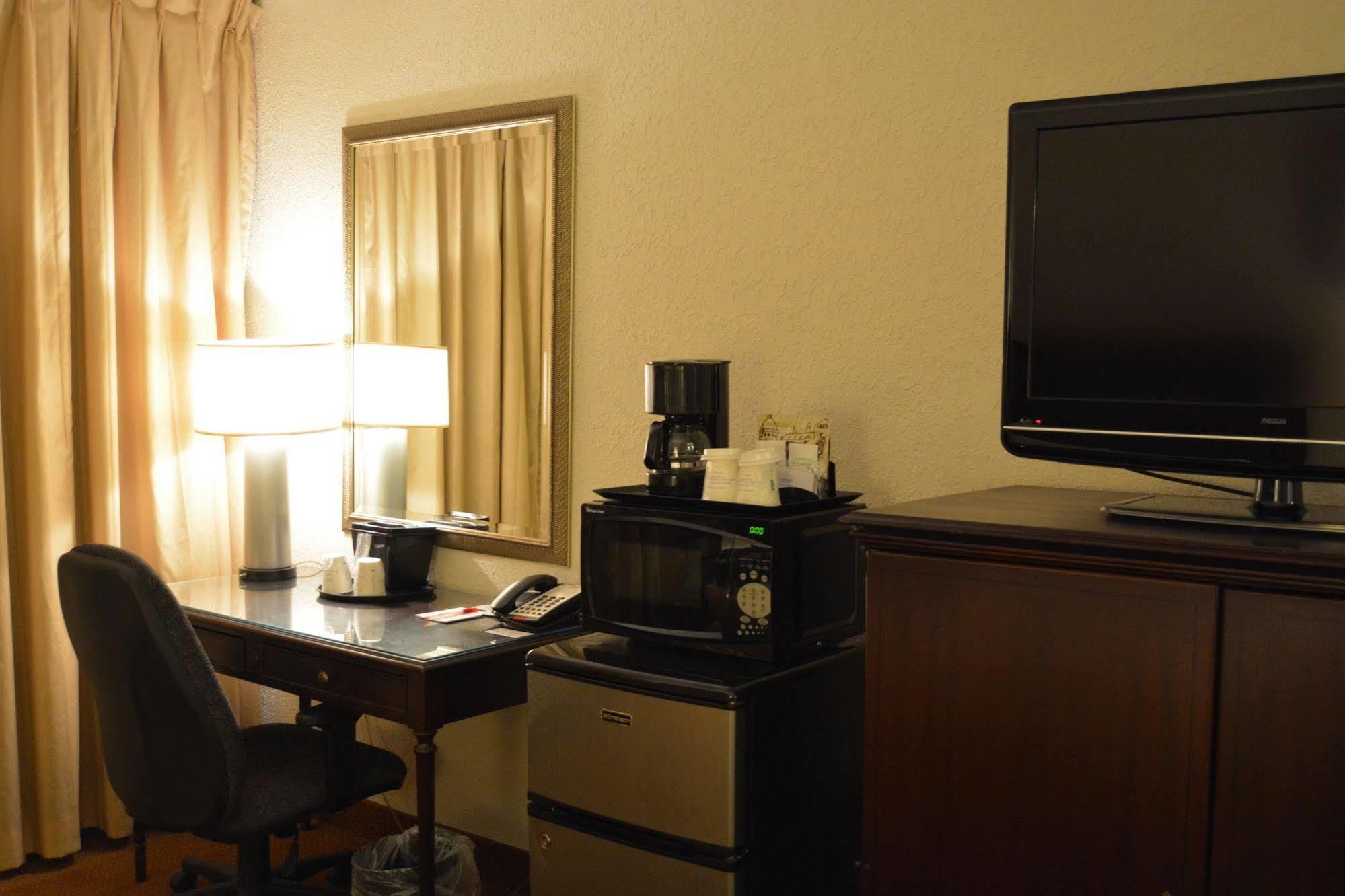 รามาดา บาย วินด์แฮม วิชิตา แอร์พอร์ต Hotel วิชิต้า ภายนอก รูปภาพ