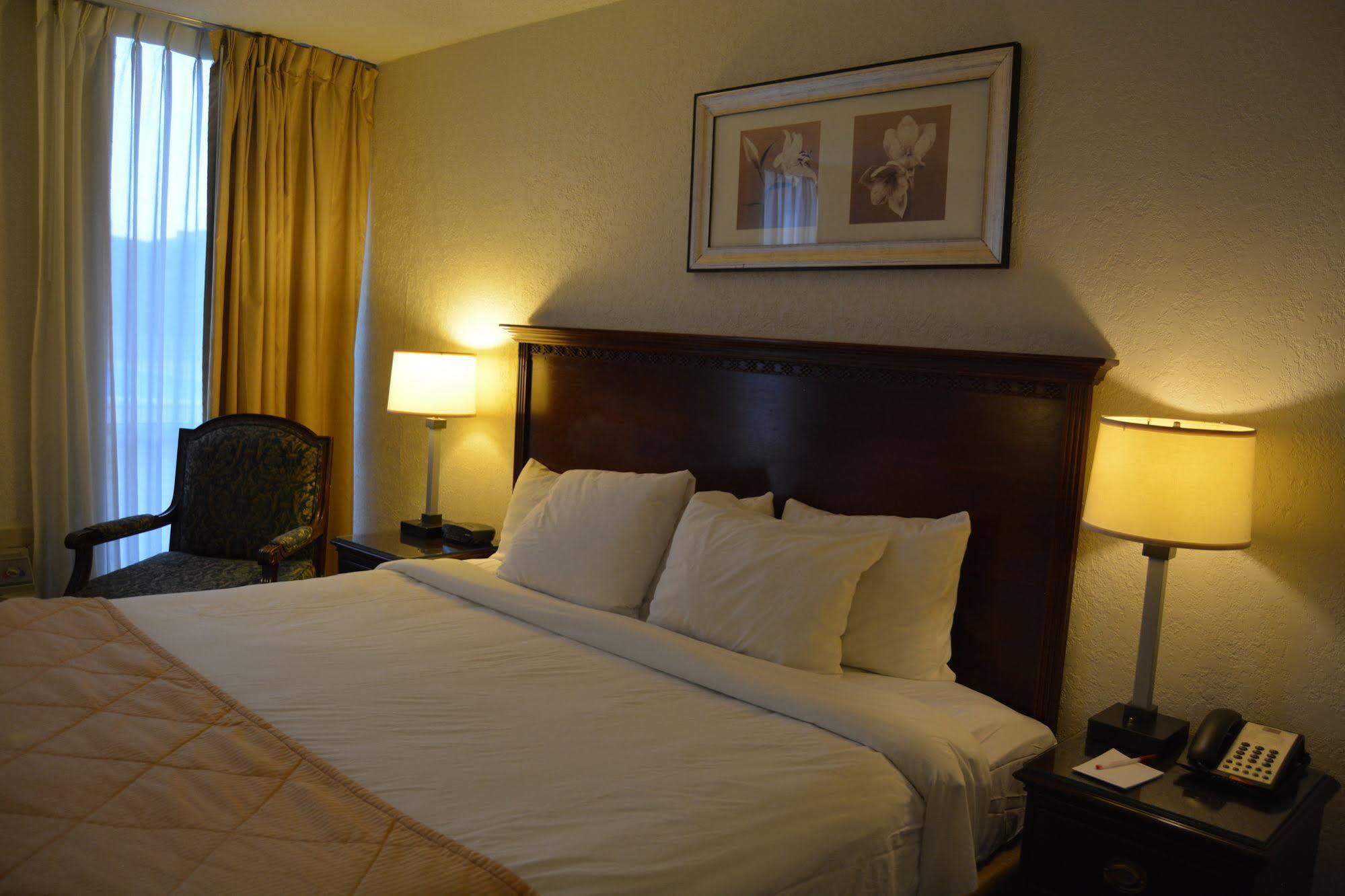 รามาดา บาย วินด์แฮม วิชิตา แอร์พอร์ต Hotel วิชิต้า ภายนอก รูปภาพ